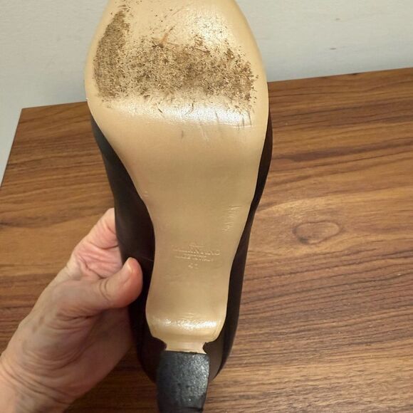 Authentic Valentino Garavani Black Leather Platform Pumps with 6 In. Heel. - Picture 9 of 9